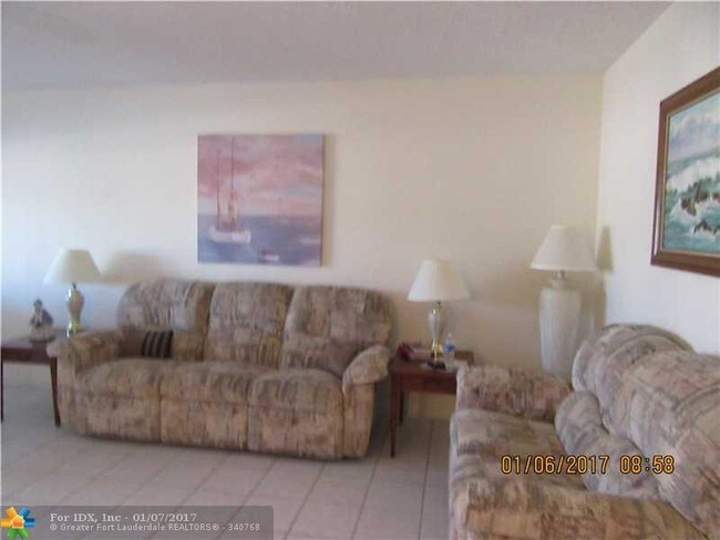 Foto del edificio - 2100 NE 38th St