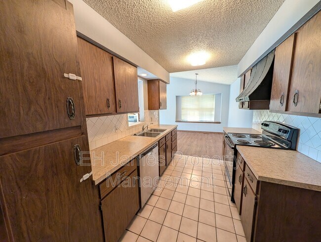 Foto del edificio - 7323 S Canton Ave