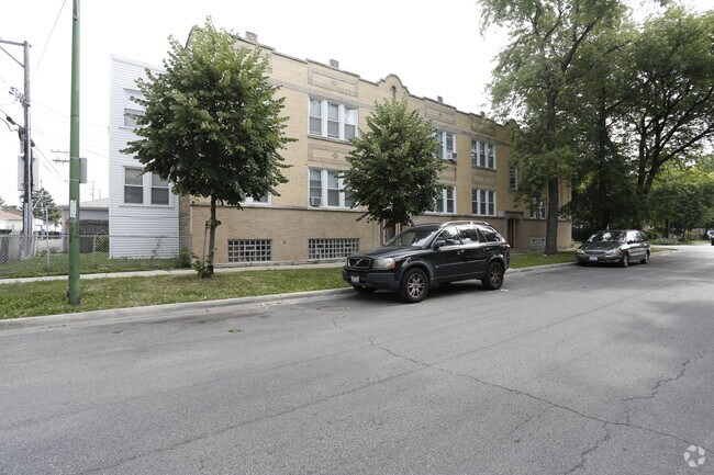Building Photo - 3000 N Kostner Ave
