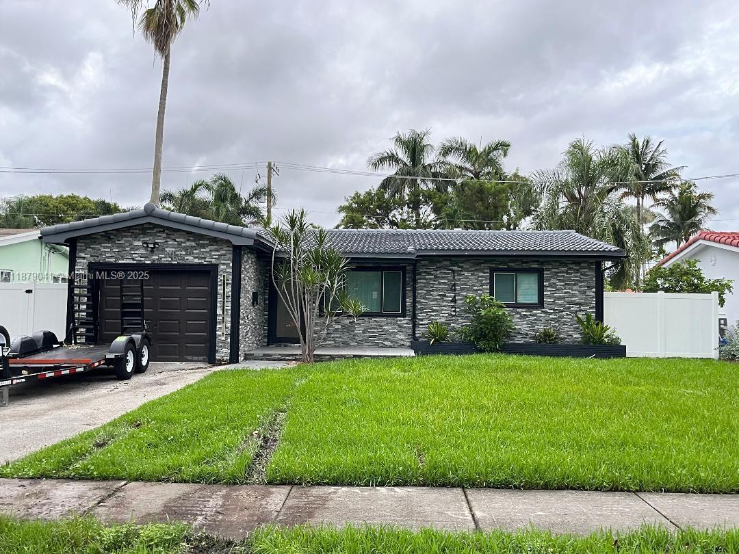 Foto principal - 1443 Harding St