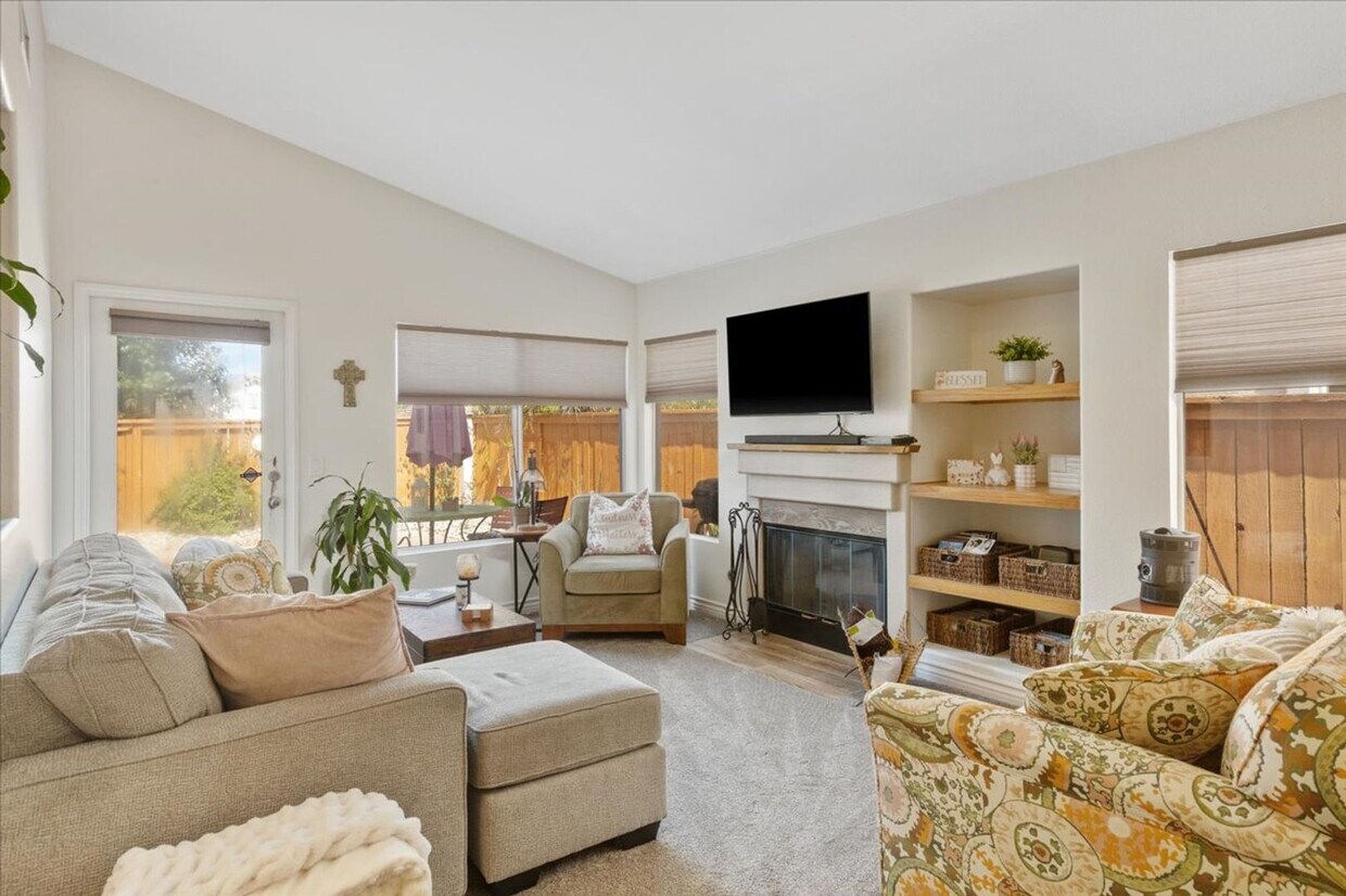 Primary Photo - Charming Single-Story Home Located in Emer...