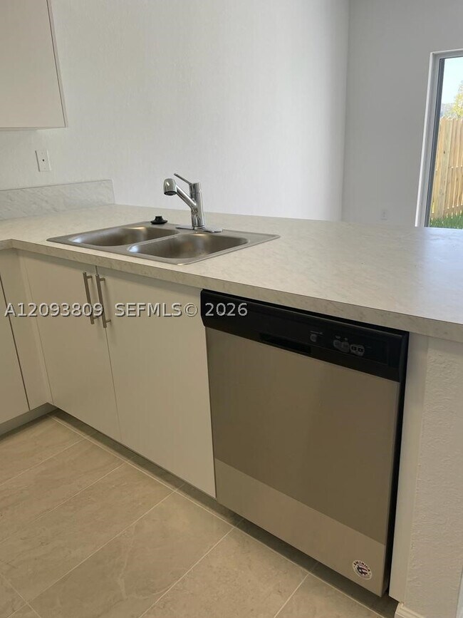Foto del edificio - 1270 NW 4th Ln
