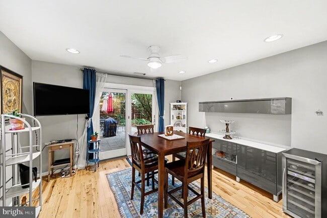 Building Photo - 6306 Beachway Dr