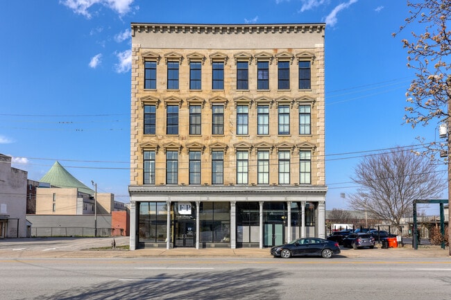 Building Photo - 415 E Market St