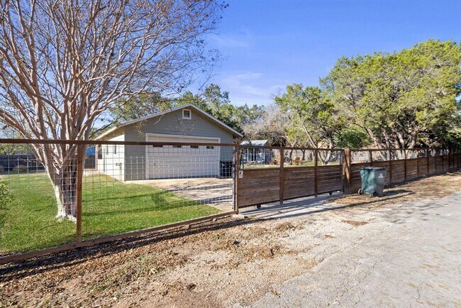 Building Photo - 301 Hub Dr