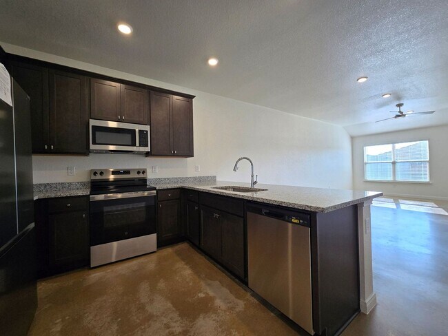 Foto del edificio - 908 Cherry Laurel Ln
