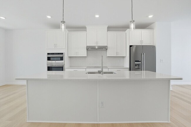 Foto del edificio - Brand-new three-story townhome in the Univ...