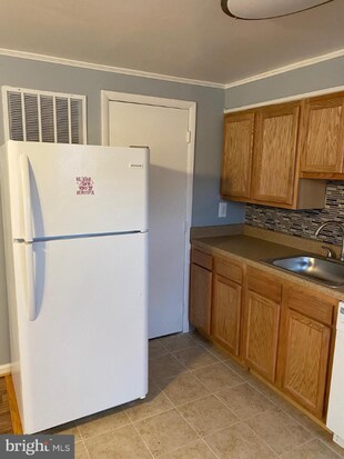 Building Photo - 1601 Lyle Ct