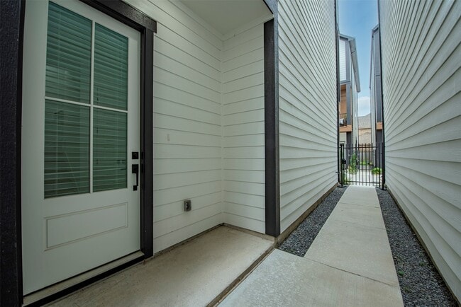 Building Photo - 861 Fisher St