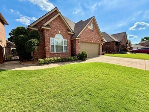 Building Photo - 3816 Tudor Cir