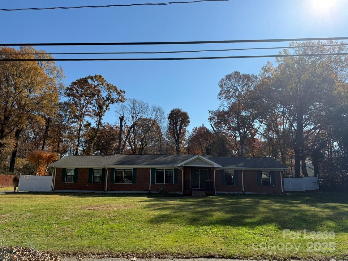 Foto principal - 6124 Williams Rd