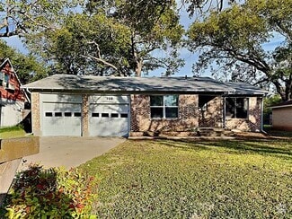 Building Photo - 706 Lilly St