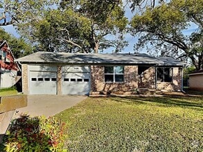 Building Photo - 706 Lilly St