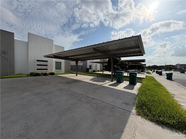 Foto del edificio - 13 West Dr