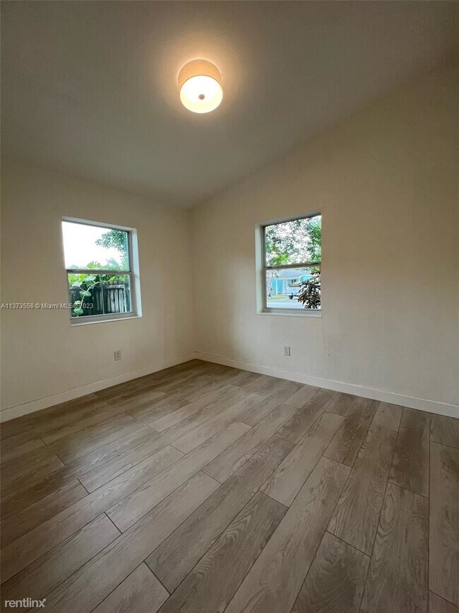 Foto del edificio - 3 br, 1 bath House - 6521 SW 63rd Ct