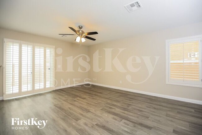 Foto del edificio - 8288 Vanity Fair Ln