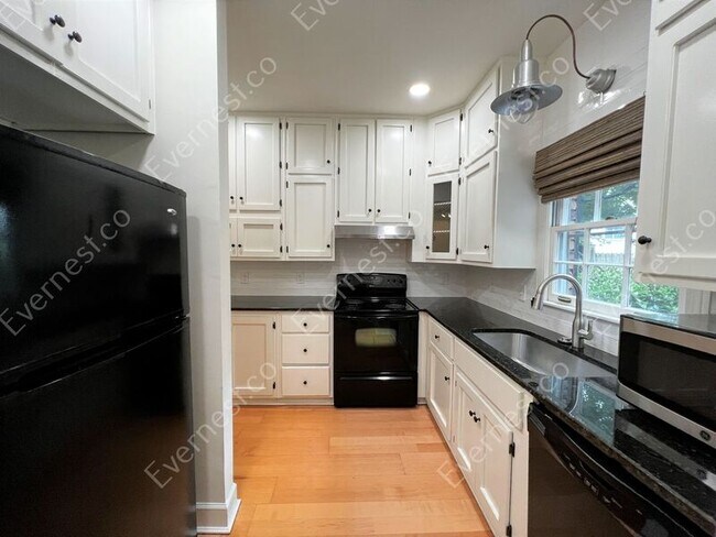 Building Photo - 1227 33rd St S