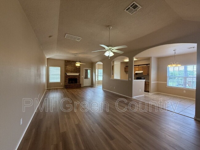 Building Photo - 8322 S Murphree Dr