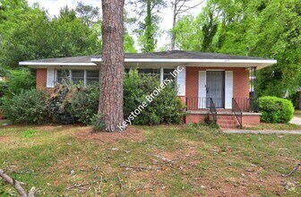 Building Photo - 2634 Tredway Dr