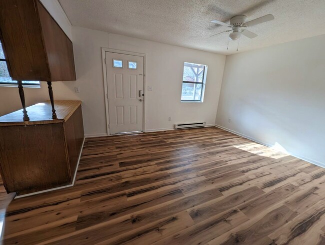 Building Photo - COMING SOON! Cozy 1 bedroom 1 bathroom loc...