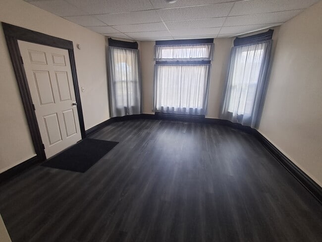 Building Photo - 502 Wilson St