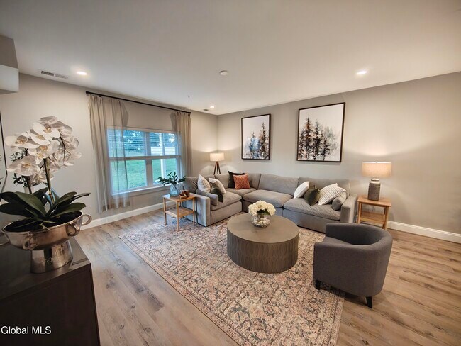 Foto del edificio - 3102 Zenith Ln