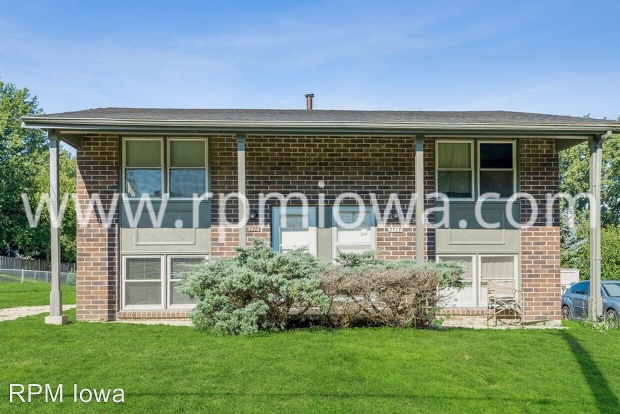 2 br, 1 bath House 3416 SW 42nd Street House Rental in Des Moines