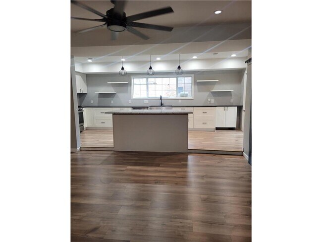 Foto del edificio - 47 6th Ave S