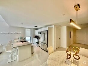Building Photo - 9940 W Bay Harbor Dr