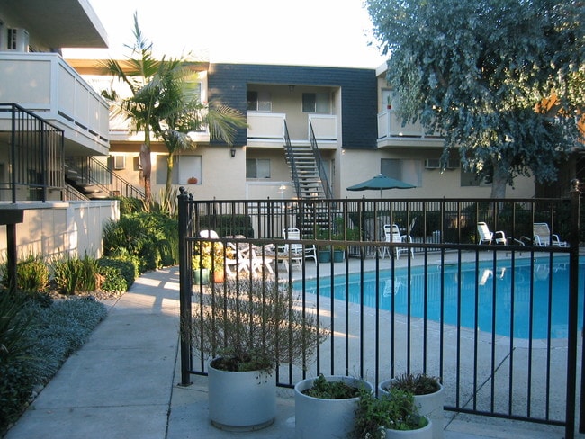 Building Photo - Brittany House Apartments