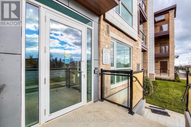 Building Photo - 2393-2393 Bronte Rd