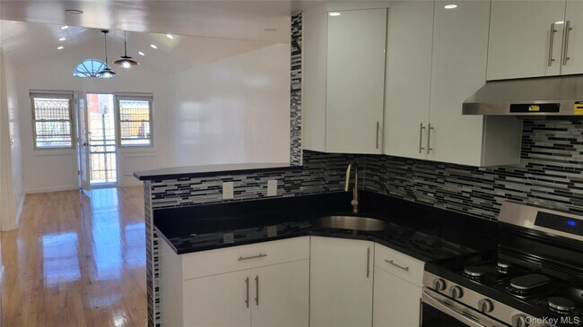 Foto del edificio - 31-16 60th St