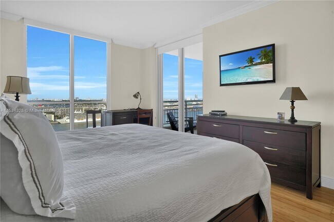 Building Photo - 848 Brickell Key Dr
