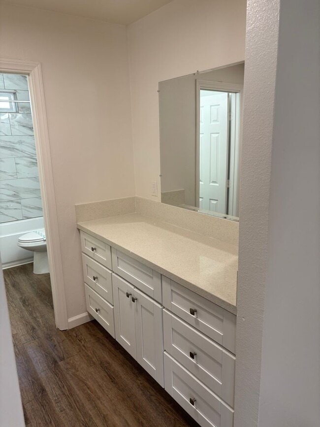 Building Photo - 3723 Ingraham St