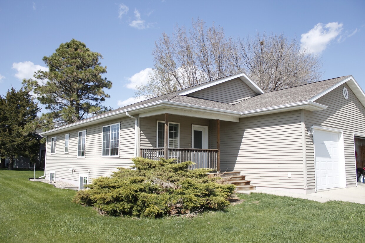 974 Broken Bow Trl, Brookings, SD 57006 Townhome Rentals in Brookings