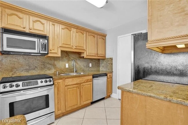 Building Photo - 1 br, 2 bath Condo - 3233 NE 32nd Ave Apt 901