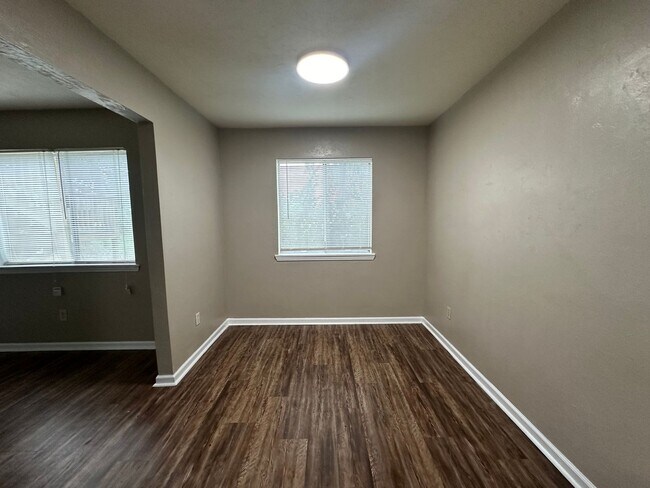 Foto del edificio - 1411 Shallow Brook