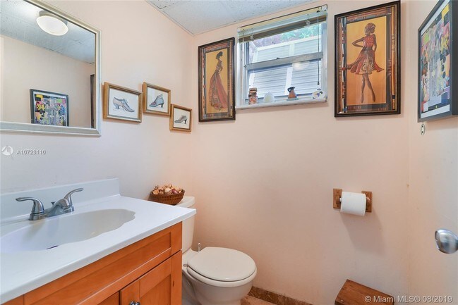 Foto del edificio - 9041 NE 4th Avenue Rd