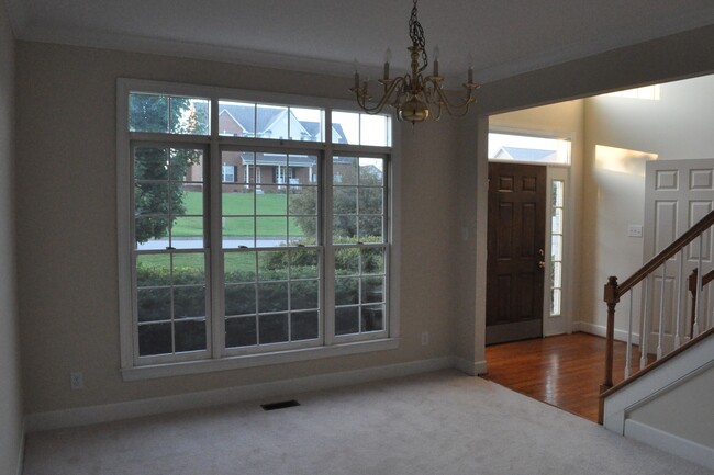 Building Photo - 1621 Rising View Ln