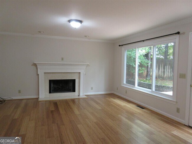 Building Photo - 4635 Villa Chase Dr NE
