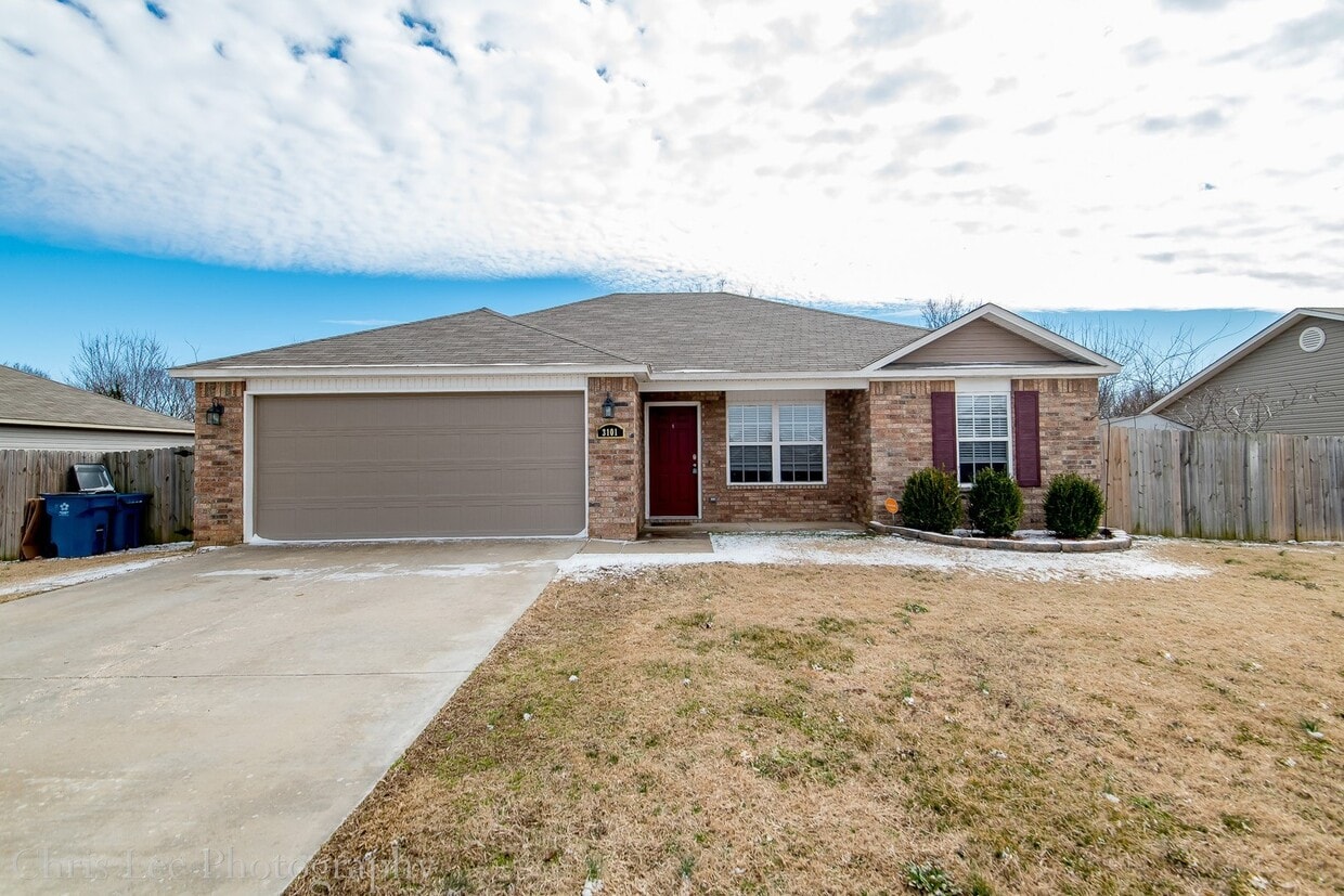Well-Kept 3 BR home Near Walmart and Schools! - Well-Kept 3 BR home Near Walmart and Schools!