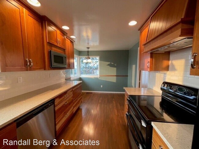 Foto del edificio - 3 br, 2.5 bath House - 3303 59th Avenue SW