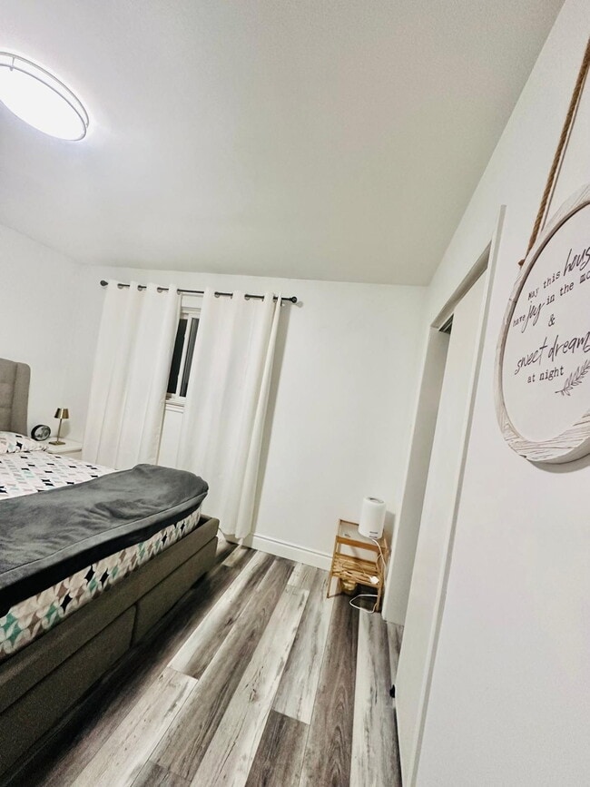 Photo du bâtiment - 3 BED - 1 BATH - HAMILTON - MAIN UNIT