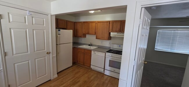 Building Photo - 162 N 400 W