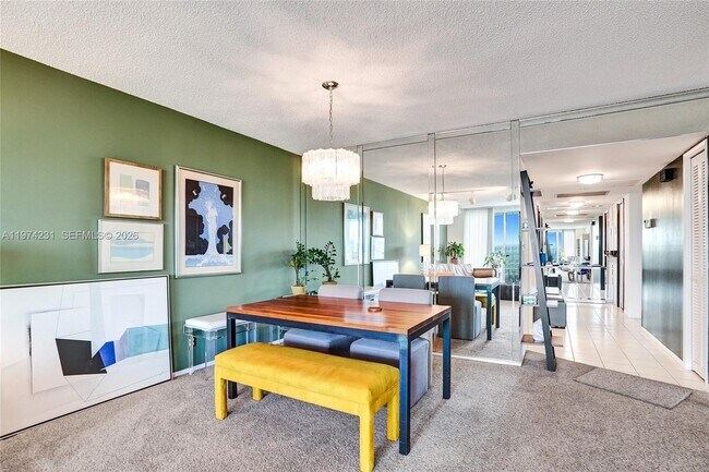 Foto del edificio - 805 Cypress Blvd