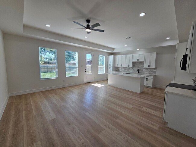 Foto del edificio - Available now ready for immediate move in ...