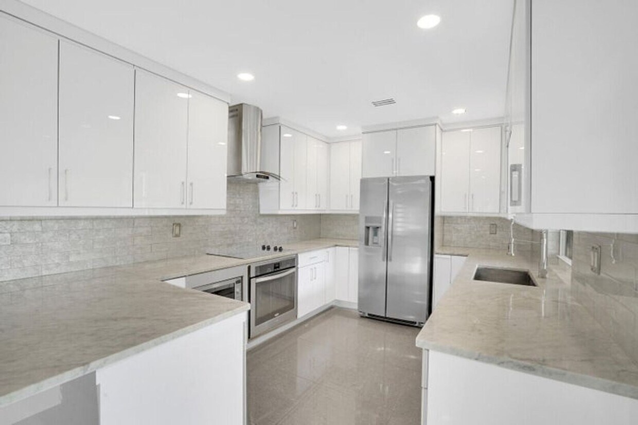 Foto principal - 475 NW 16th Street, Boca Raton, FL 33432