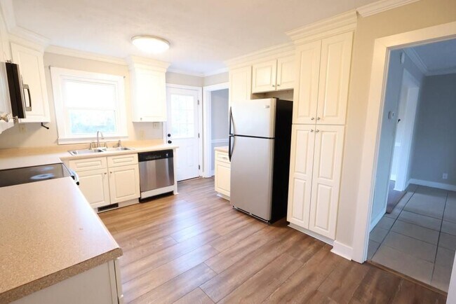 Foto del edificio - 1985 Briarcliff Rd