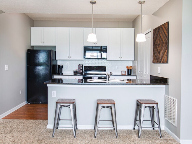 Two Bedroom Garden Kitchen - Scioto Ridge