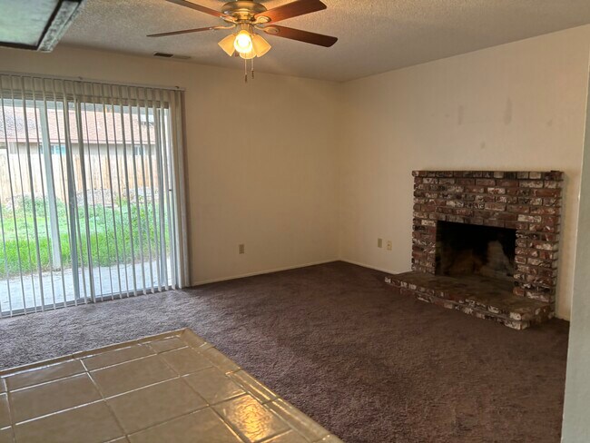 Building Photo - 864 Linda Lee Cir